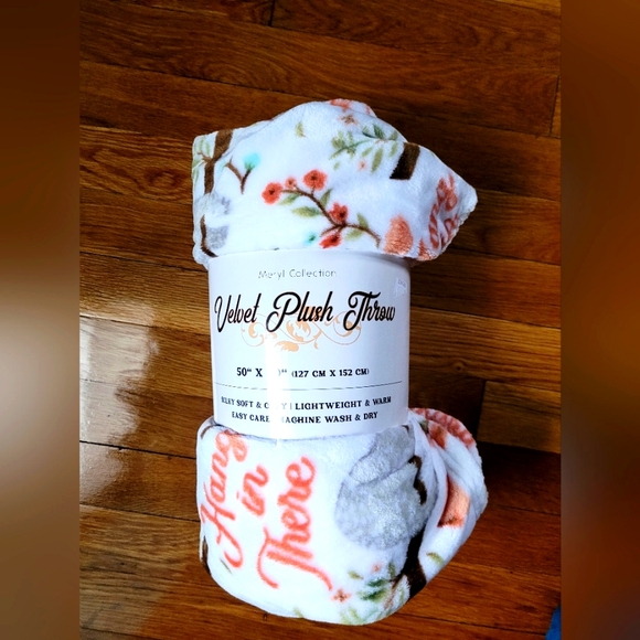 Other - Cozy Velvet Plush Throw/Blanket 50 x 60"